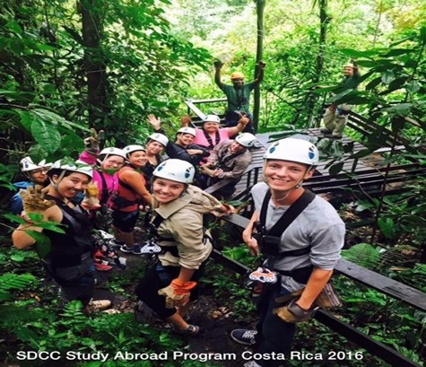 Photo of students in Costa Rica